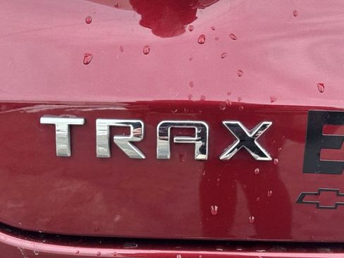Certified 2025 Chevrolet Trax LT w/ LT Convenience Package image 32