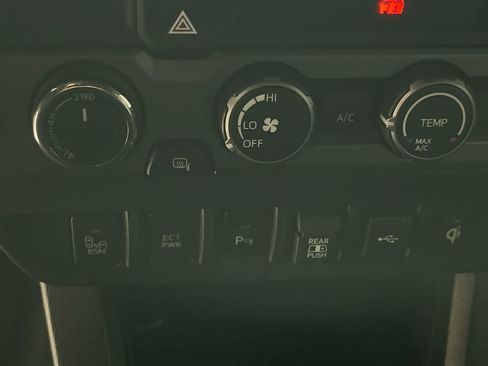 Certified 2020 Toyota Tacoma TRD Off-Road w/ Technology Package AWD/4WD image 19