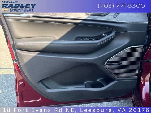 Used 2023 Jeep Grand Cherokee Overland AWD/4WD image 12