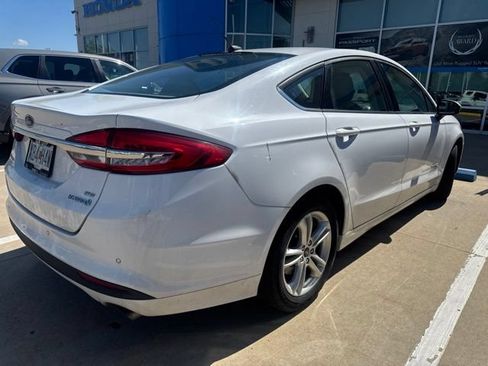 Used 2018 Ford Fusion SE FWD image 5