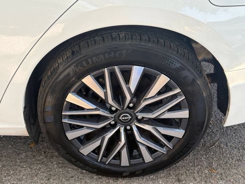 Used 2025 Nissan Altima 2.5 SV FWD image 30