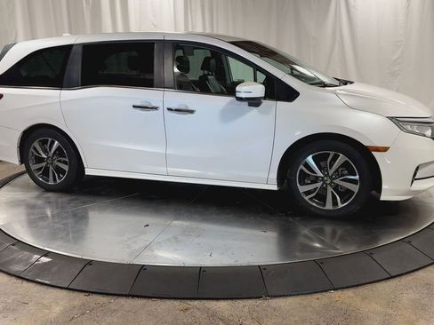 Used 2023 Honda Odyssey Touring image 3