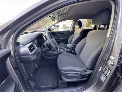 Used 2019 Kia Sorento L FWD image 11