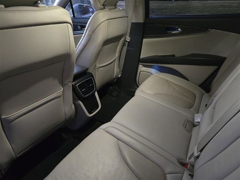 Used 2019 Lincoln Nautilus Select image 13