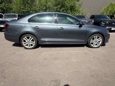 Used 2017 Volkswagen Jetta SEL FWD image 8