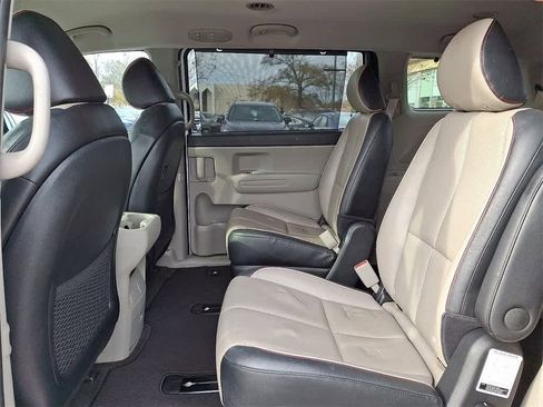 Used 2019 Kia Sedona EX image 10