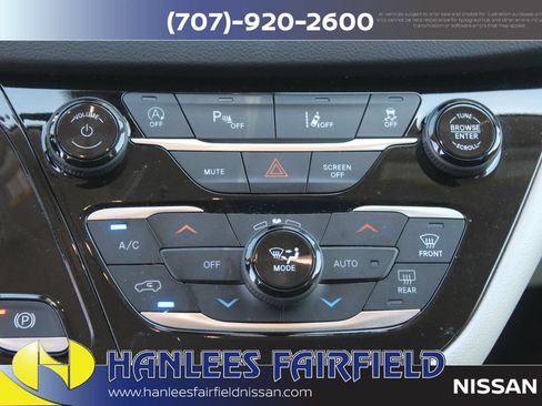 Used 2023 Chrysler Pacifica Touring-L FWD image 24