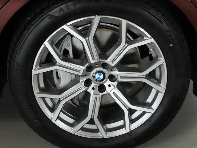 Used 2027 BMW X7 xDrive40i AWD/4WD image 11