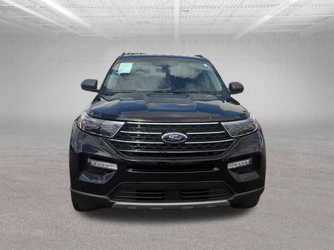 Certified 2022 Ford Explorer XLT w/ Equipment Group 202A AWD/4WD image 3
