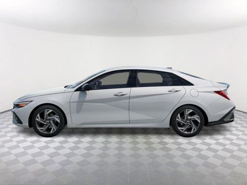 New 2026 Hyundai Elantra SEL Sport Premium FWD image 3