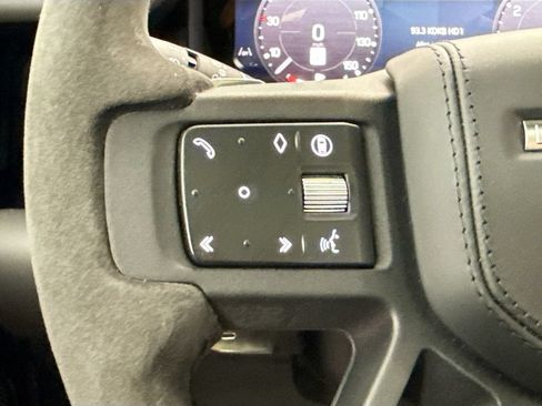 Certified 2024 Land Rover Defender 90 V8 AWD/4WD image 11