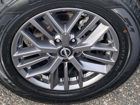 Used 2024 Nissan Rogue S image 26