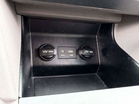 Used 2020 Hyundai Elantra SE FWD image 21