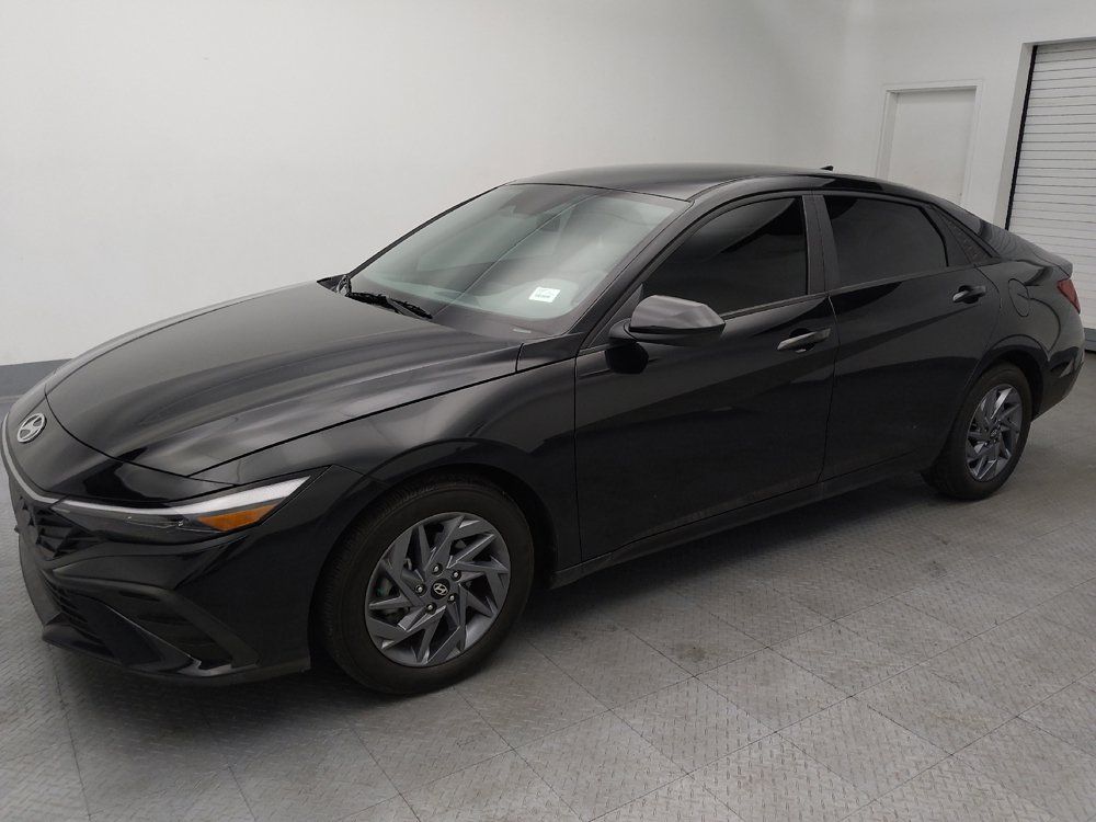 Used 2024 Hyundai Elantra SEL FWD image 2