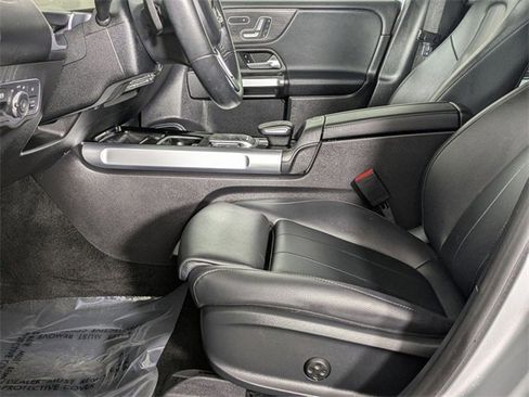 Used 2023 Mercedes-Benz EQB 300 4MATIC image 10