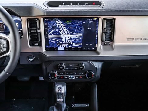 New 2025 Ford Bronco Outer Banks w/ Sasquatch Package image 13