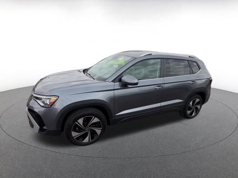 Used 2025 Volkswagen Taos SE image 8