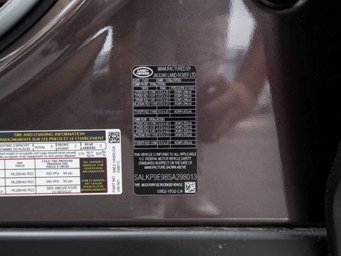Used 2025 Land Rover Range Rover SE AWD/4WD image 25