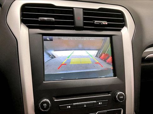 Used 2016 Ford Fusion SE image 14