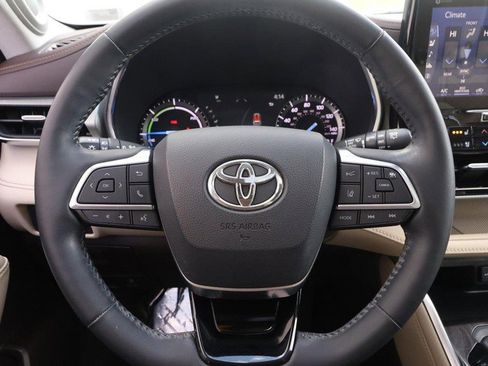 Used 2021 Toyota Highlander Platinum image 13