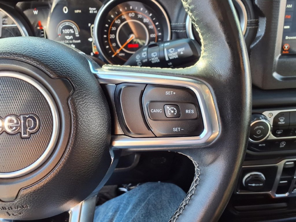Used 2018 Jeep Wrangler Unlimited Sahara AWD/4WD image 14