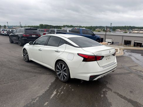 Used 2020 Nissan Altima 2.5 Platinum FWD image 2