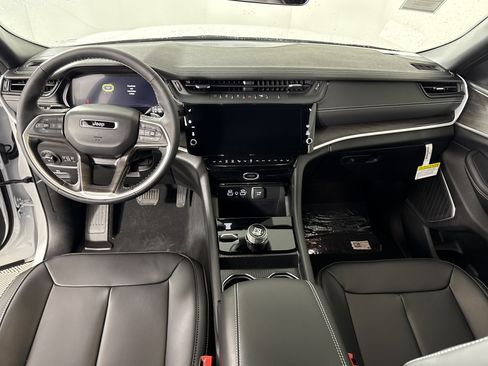 New 2026 Jeep Grand Cherokee L Limited w/ Limited Altitude Package AWD/4WD image 15