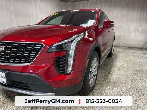 Used 2022 Cadillac XT4 Premium Luxury w/ Enhanced Visibility Package FWD image 9