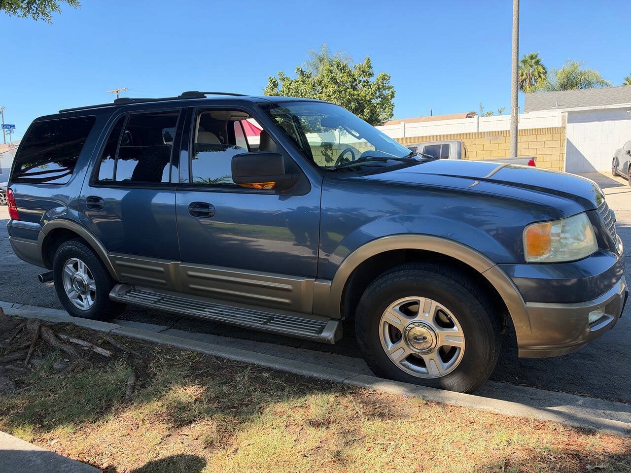 Used 2004 Ford Expedition Eddie Bauer RWD image 4
