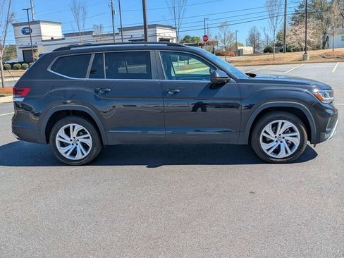 Used 2023 Volkswagen Atlas SE w/ Panoramic Sunroof Package image 3