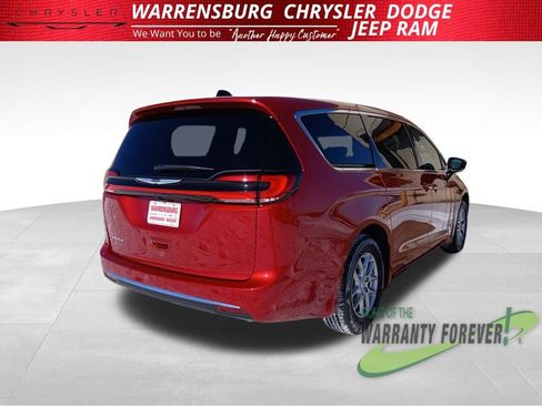 New 2026 Chrysler Pacifica Select image 3