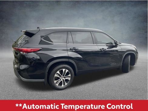 Used 2020 Toyota Highlander XLE AWD/4WD image 7