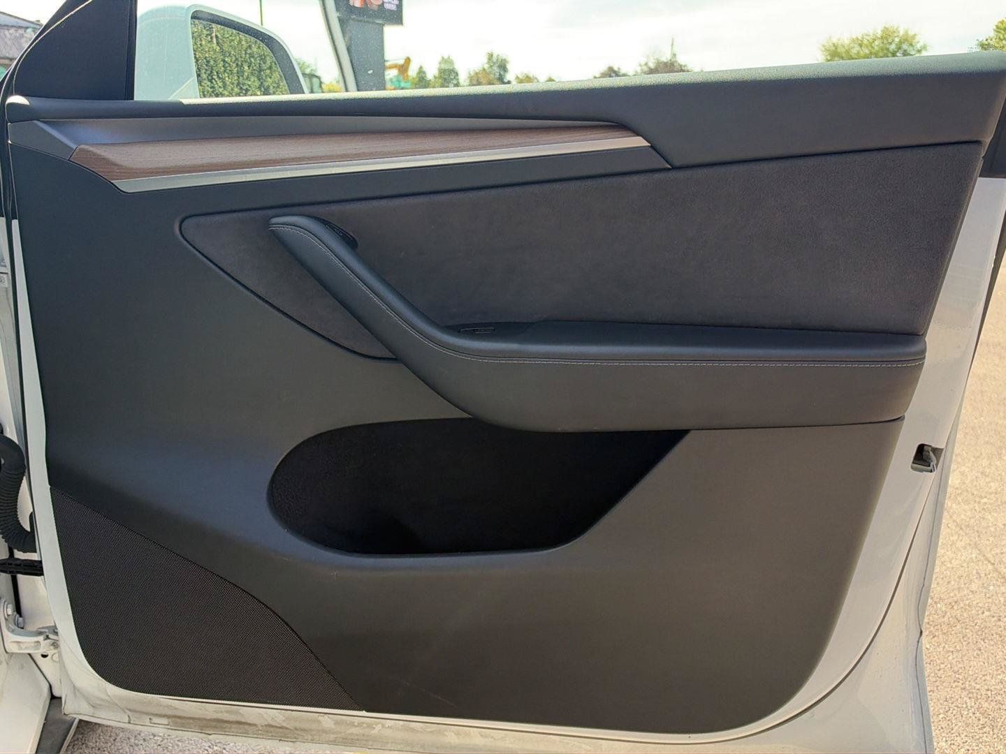 Used 2024 Tesla Model Y Long Range AWD/4WD image 11