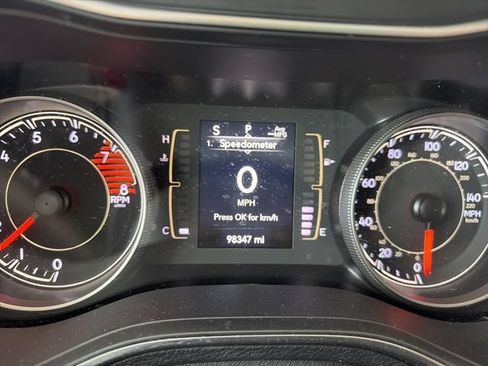 Used 2020 Jeep Cherokee Latitude Lux w/ Comfort/Convenience Group AWD/4WD image 18