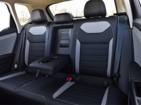 Used 2024 Volkswagen Taos SEL image 23