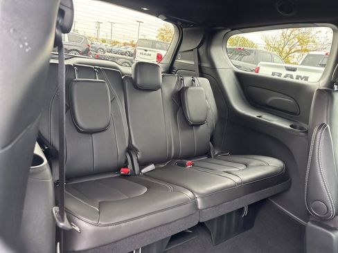 New 2026 Chrysler Pacifica Select image 11