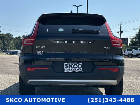 Used 2020 Volvo XC40 T5 Momentum image 4
