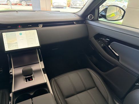 Used 2026 Land Rover Range Rover Evoque Dynamic SE AWD/4WD image 29