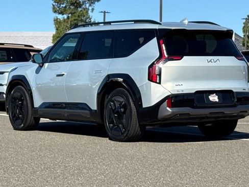 Certified 2024 Kia EV9 GT-Line AWD/4WD image 8