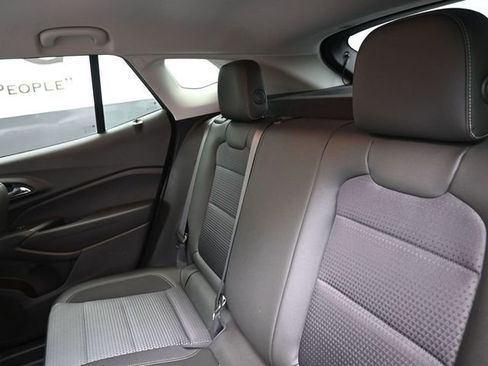 Used 2024 Chevrolet Trax LT w/ LT Convenience Package FWD image 20