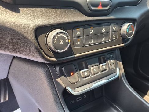 Used 2020 GMC Terrain SLE FWD image 31