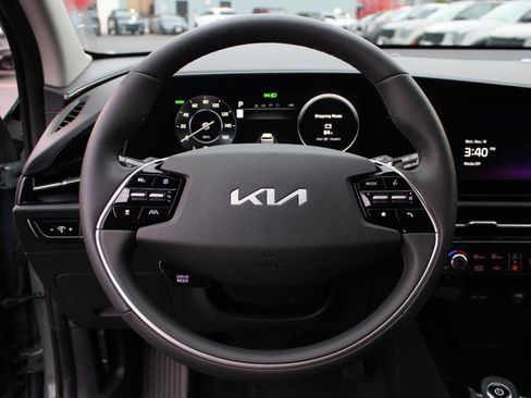 New 2025 Kia Niro Wind w/ Wind Preserve Package image 12
