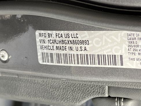 Used 2022 Jeep Grand Cherokee Limited image 30