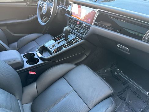 Certified 2025 Porsche Macan image 18