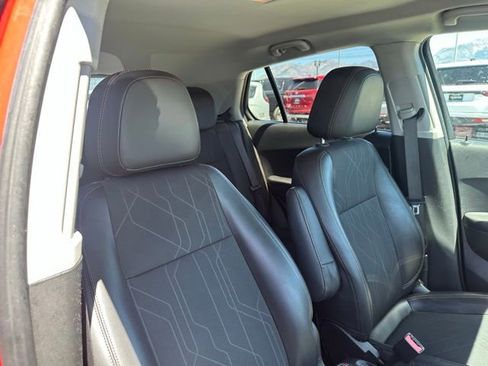 Certified 2020 Chevrolet Trax LT w/ LT Convenience Package AWD/4WD image 17