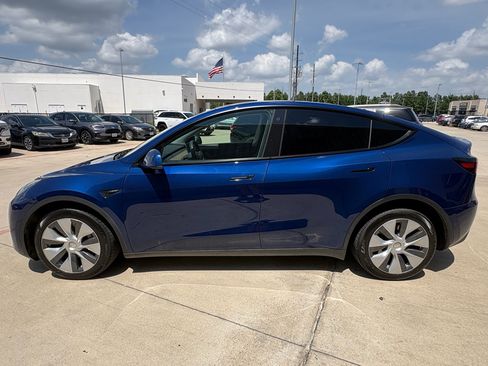 Used 2022 Tesla Model Y Long Range AWD/4WD image 6