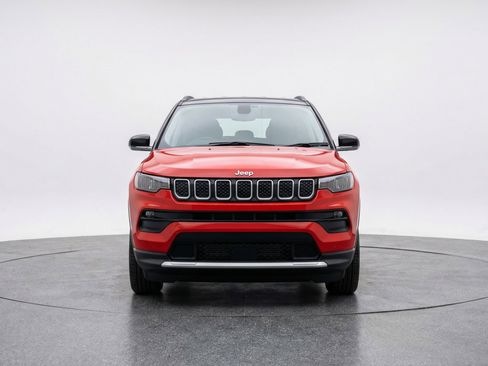 Used 2025 Jeep Compass Limited image 2