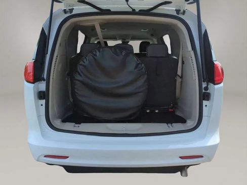 Used 2023 Chrysler Voyager LX FWD image 24