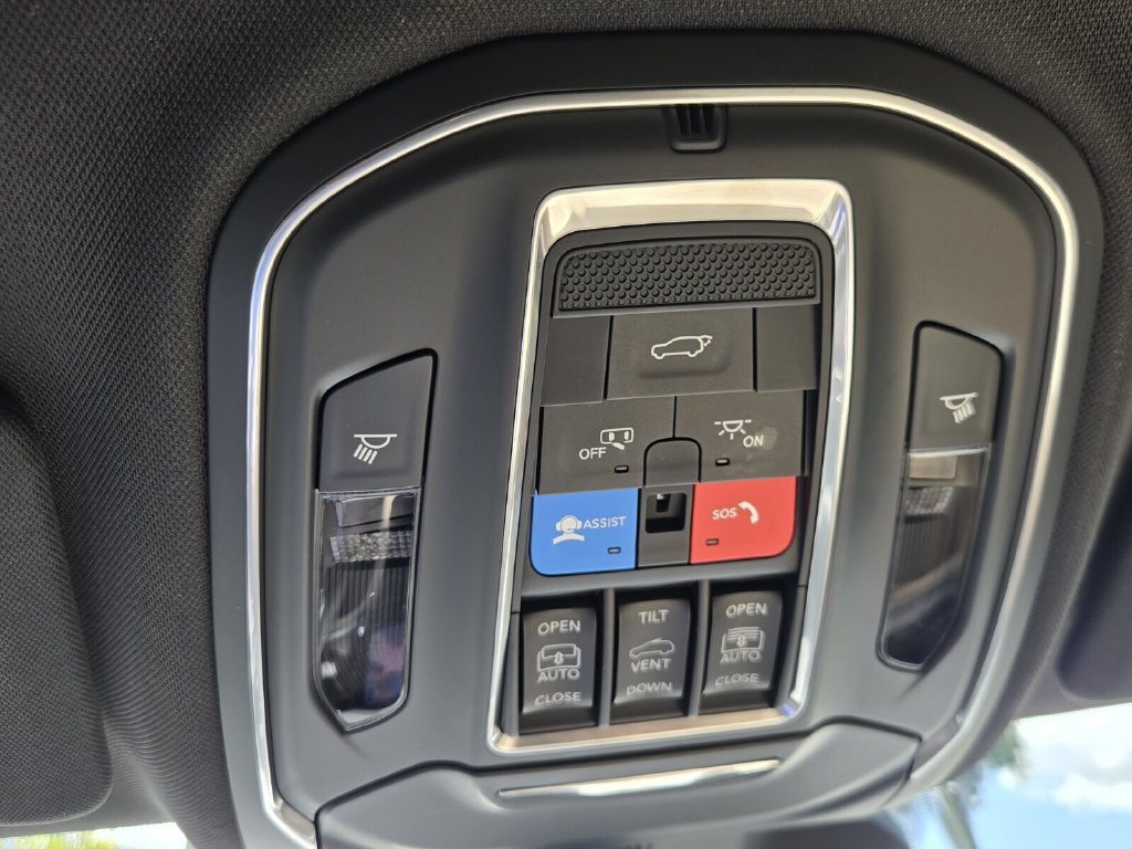 Used 2026 Jeep Grand Cherokee Limited w/ Limited Altitude Package RWD image 25