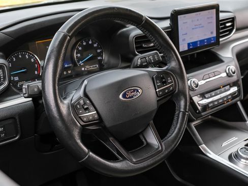 Used 2020 Ford Explorer XLT w/ Equipment Group 202A RWD image 13